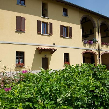 Cascina Delle Mele Bed & Breakfast Vittuone Exterior photo